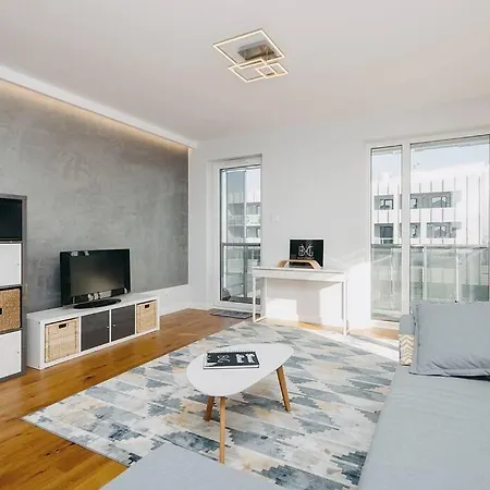 Peaceful For 2-4 Guests In 公寓 *