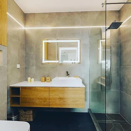 Peaceful For 2-4 Guests In 公寓 *